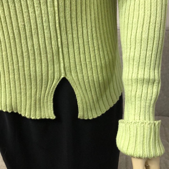 BELAMIE SWEATER SIZE MEDIUM - Picture 6 of 11